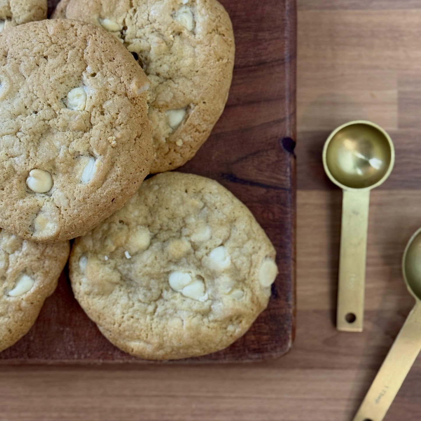 White Chocolate Macadamia Nuts - Premier Collection